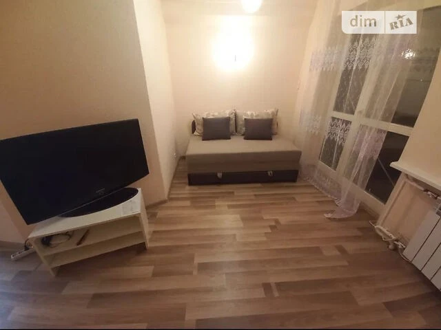 For sale 2-room apartment 72 sq. m. on Entuziastiv St. 43 • ID 3465