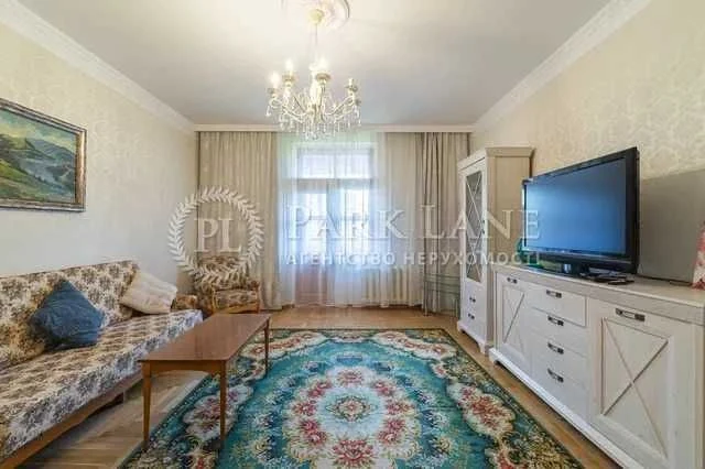 For sale 5-room apartment of John McCain 18/2 Pecherskyi district