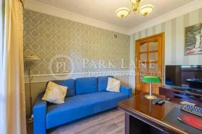 For sale 5-room apartment of John McCain 18/2 Pecherskyi district