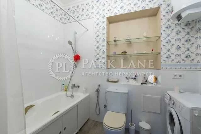For sale 5-room apartment of John McCain 18/2 Pecherskyi district