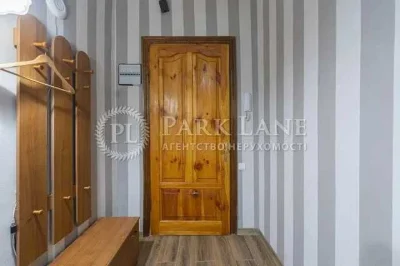 For sale 5-room apartment of John McCain 18/2 Pecherskyi district