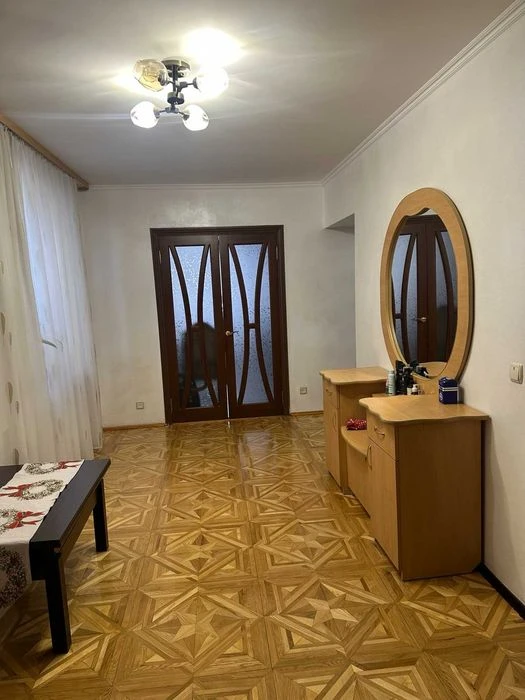 (5) Продам 3к квартиру на вул.Пирогова 4422