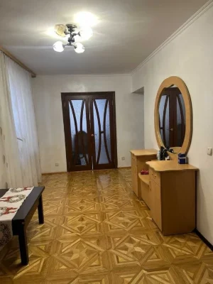 (5) Продам 3к квартиру на вул.Пирогова 4422