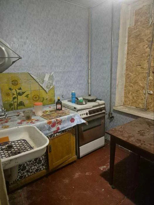 I will sell a 2-room apartment on Buchmy Street.