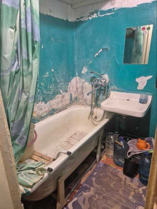 I will sell a 2-room apartment on Buchmy Street.