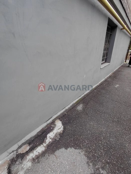 Sale of a 2-room full-length apartment in the city center (basement, c