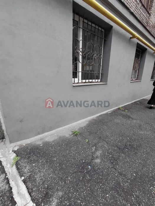 Sale of a 2-room full-length apartment in the city center (basement, c