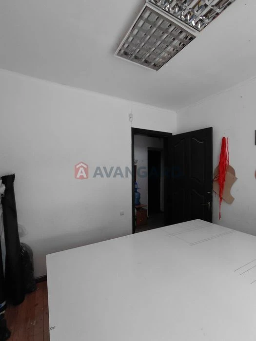 Sale of a 2-room full-length apartment in the city center (basement, c