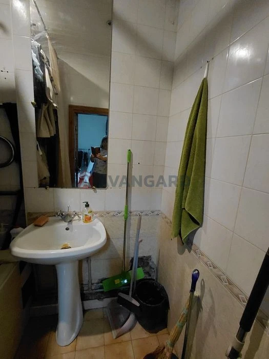 Sale of a 2-room full-length apartment in the city center (basement, c