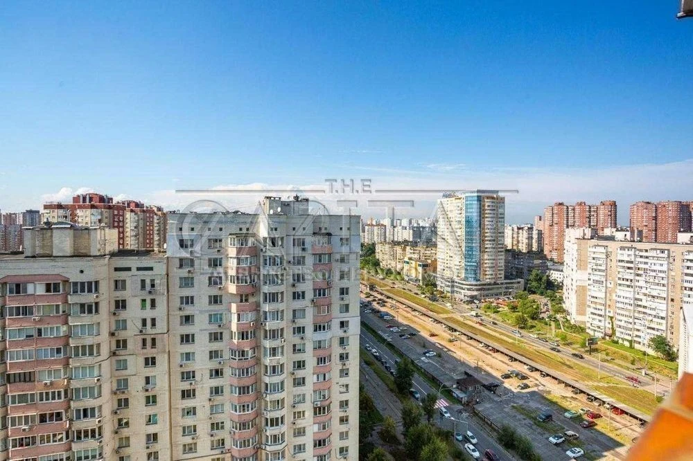 4-room 144m2 apartment for sale on Sribnokilska Street 1