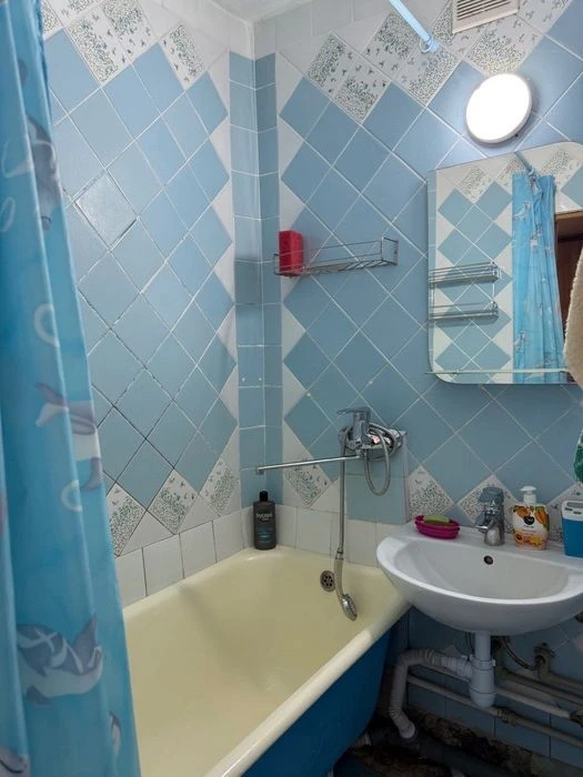 I will sell a 2-room apartment in the central part of the city, pr-t