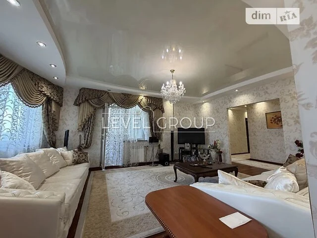 Sale of 3-room apartment 117 sq. m. on Saperno-Slobidska Street 10 •