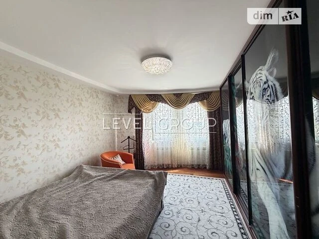 Sale of 3-room apartment 117 sq. m. on Saperno-Slobidska Street 10 •