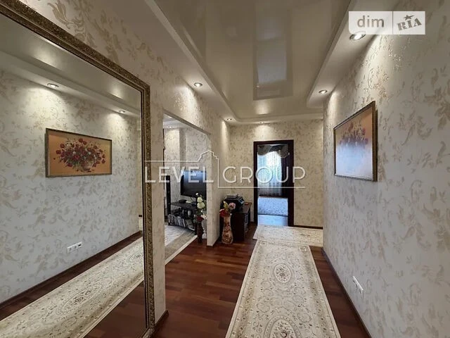 Sale of 3-room apartment 117 sq. m. on Saperno-Slobidska Street 10 •