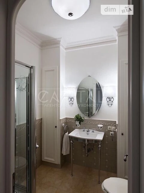 Продаж 3к квартири 180 кв. м на вул. Олександра Кониського 7