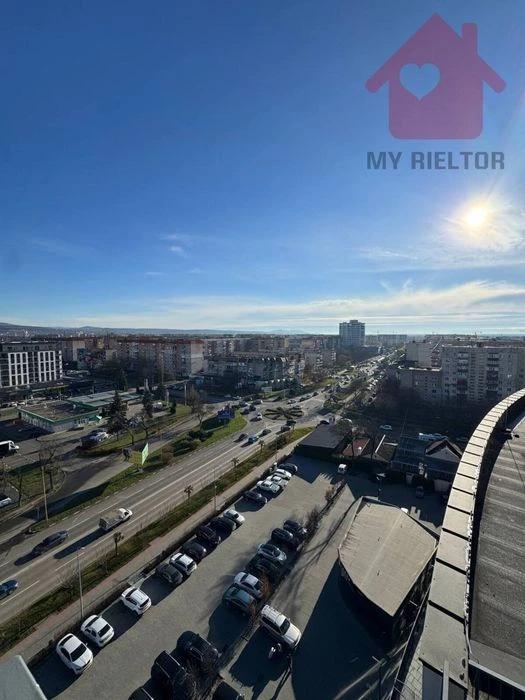 Продаж квартири з неймовірним краєвидом та розташуванням!