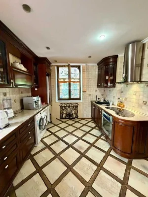 Red brick house on Dovhiy St.! Generator, garage, p
