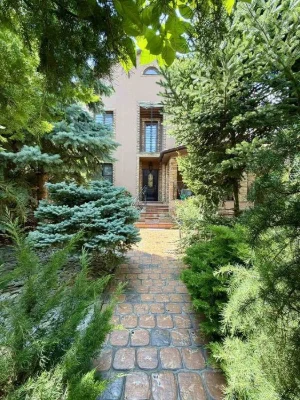 Red brick house on Dovhiy St.! Generator, garage, p