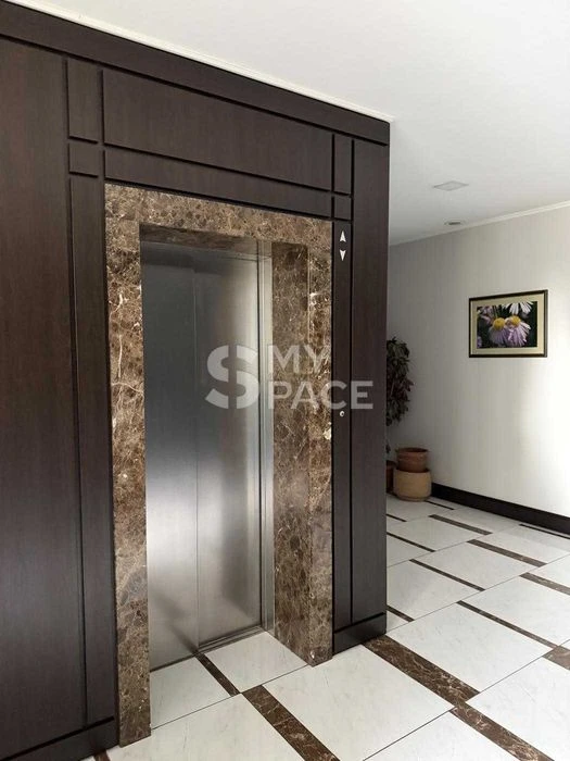 **Продам квартиру Печерськ центр 191м2 без ремонту**