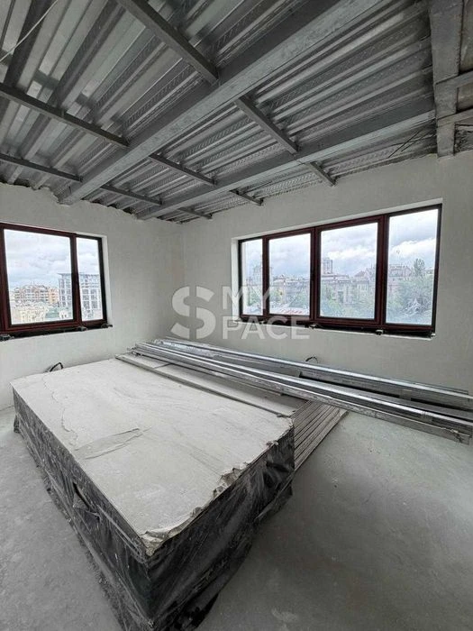 **Продам квартиру Печерськ центр 191м2 без ремонту**