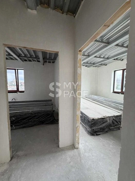 **Продам квартиру Печерськ центр 191м2 без ремонту**