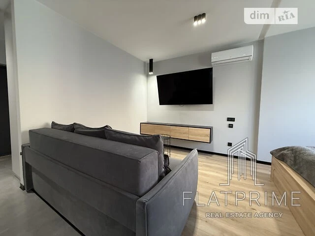 Sale of 1-room apartment 39 sq. m. on Petro Kalnyshevskoho St. 6 •