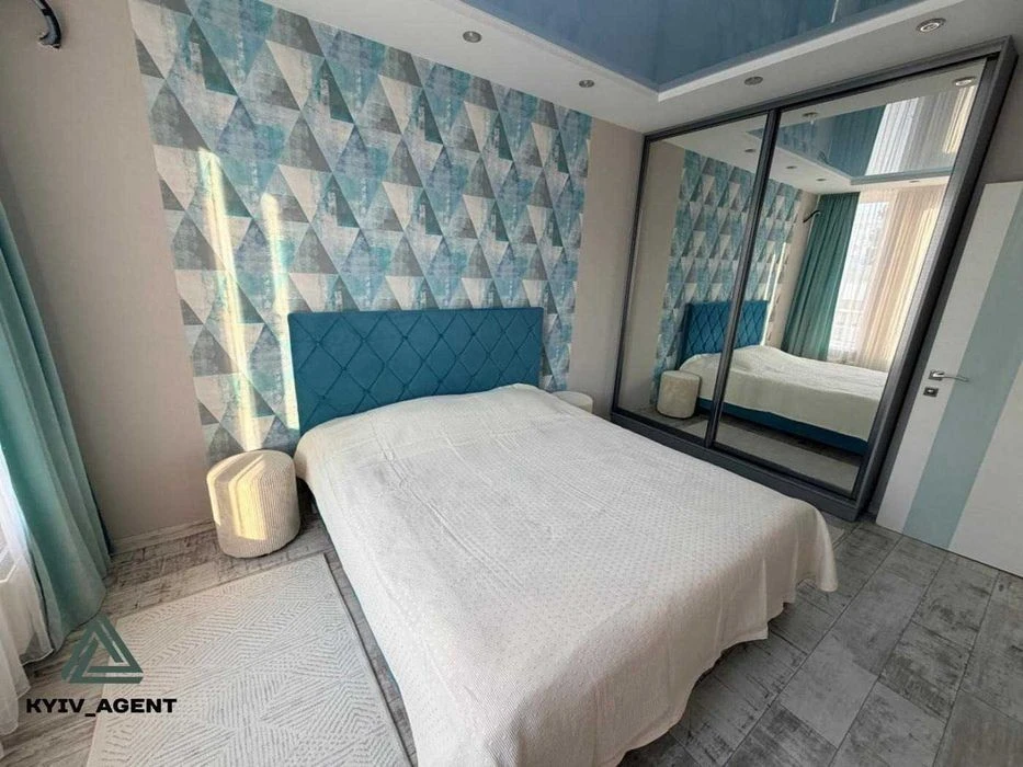 There is a VIDEO! 4-room residential complex Comfort Town! Ideal for a family!