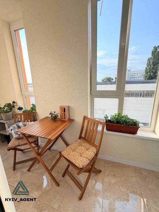 There is a VIDEO! 4-room residential complex Comfort Town! Ideal for a family!