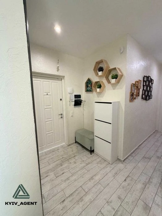 There is a VIDEO! 4-room residential complex Comfort Town! Ideal for a family!