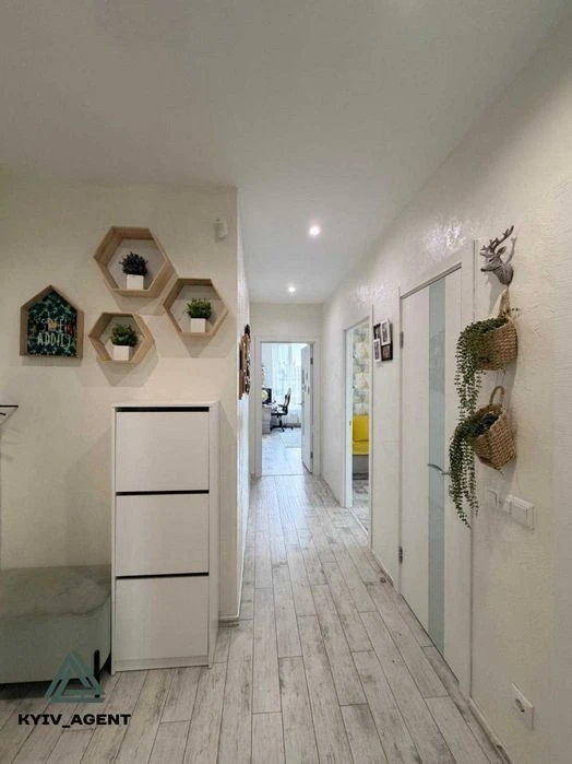 There is a VIDEO! 4-room residential complex Comfort Town! Ideal for a family!
