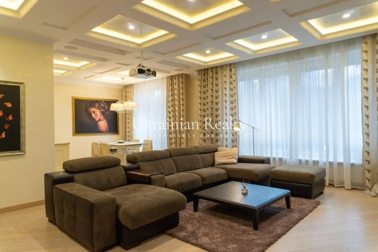 For sale 18A, Instytutska Street. ALWAYS has electricity, heating and water!