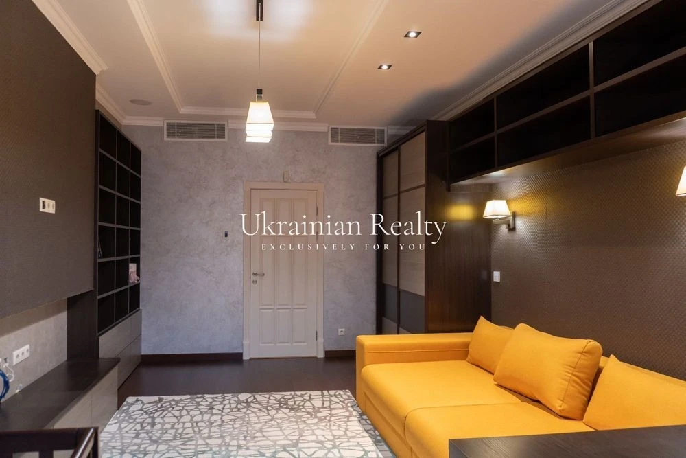 For sale 18A, Instytutska Street. ALWAYS has electricity, heating and water!