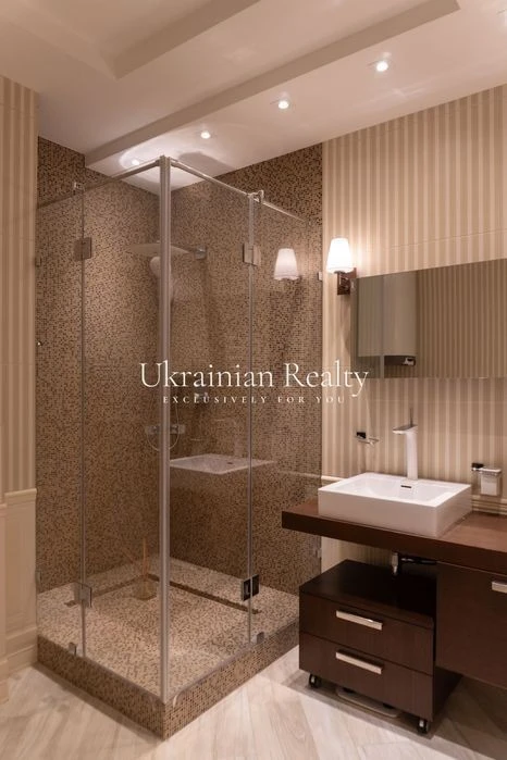 For sale 18A, Instytutska Street. ALWAYS has electricity, heating and water!
