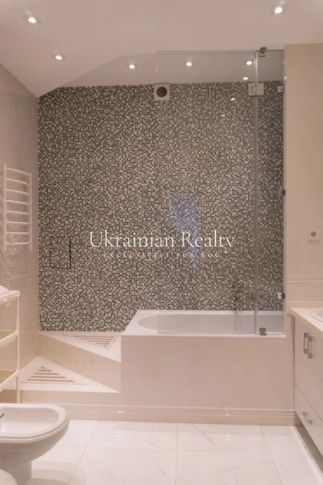 For sale 18A, Instytutska Street. ALWAYS has electricity, heating and water!