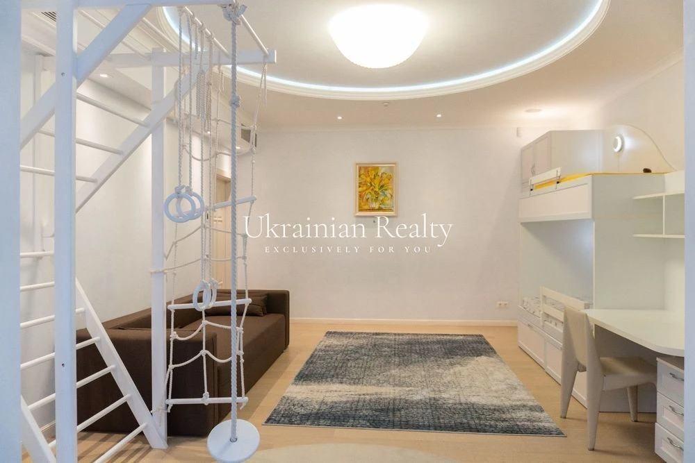 For sale 18A, Instytutska Street. ALWAYS has electricity, heating and water!