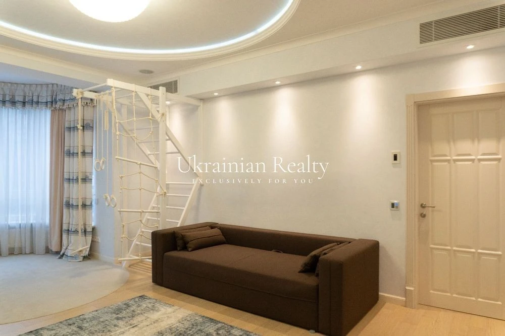 For sale 18A, Instytutska Street. ALWAYS has electricity, heating and water!
