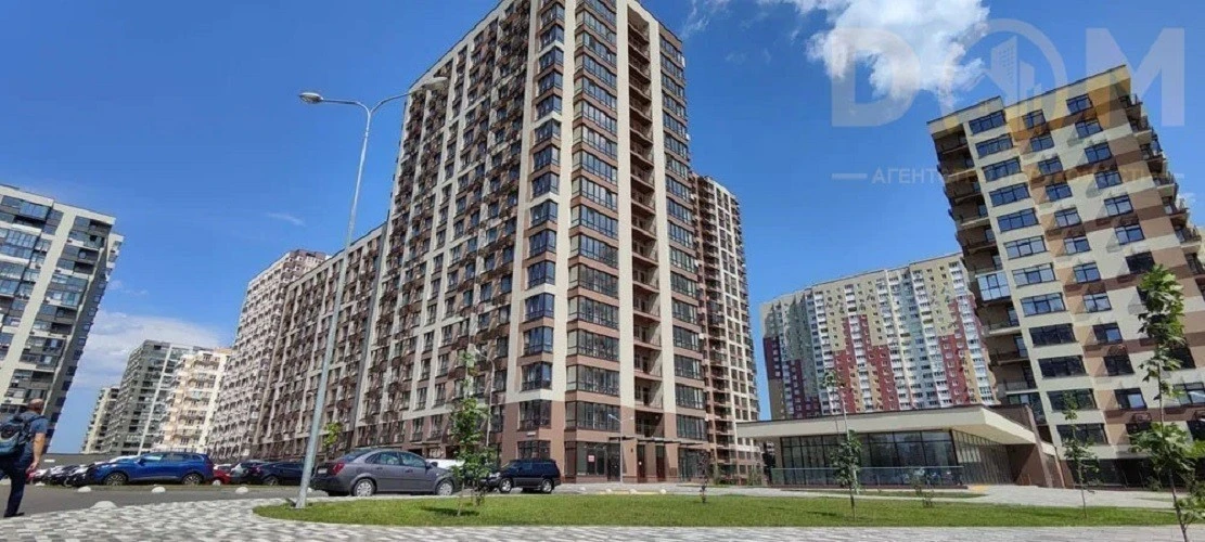 Продаж 2-кімнатної квартири 70 м², Олександра Олеся вул., 2Б