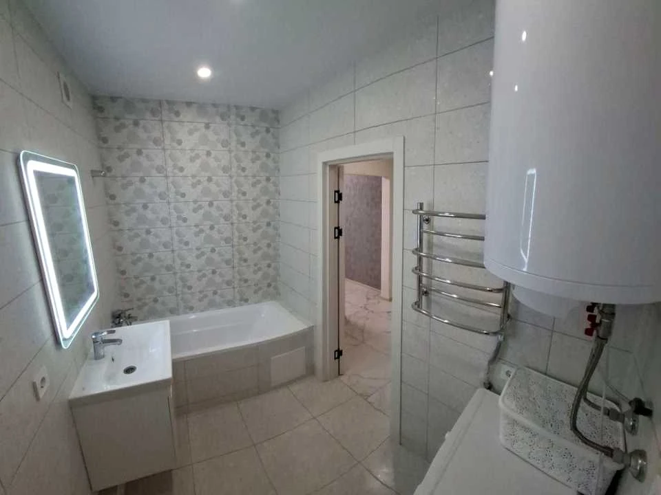 Apartment. Kharkiv, Poltava Shlyakh St., 184a k