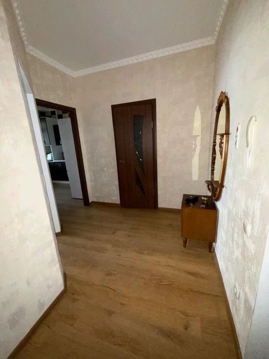 Садовий, продам простору 1но кім.квартиру, АО, середній пове