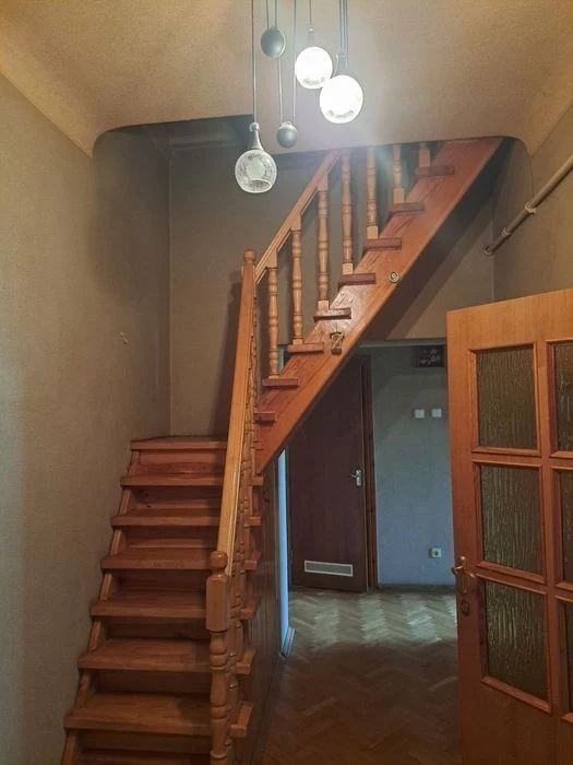 Sale of 3 rooms. "Stalinki" (+ 2 rooms on the 2nd floor). Donets