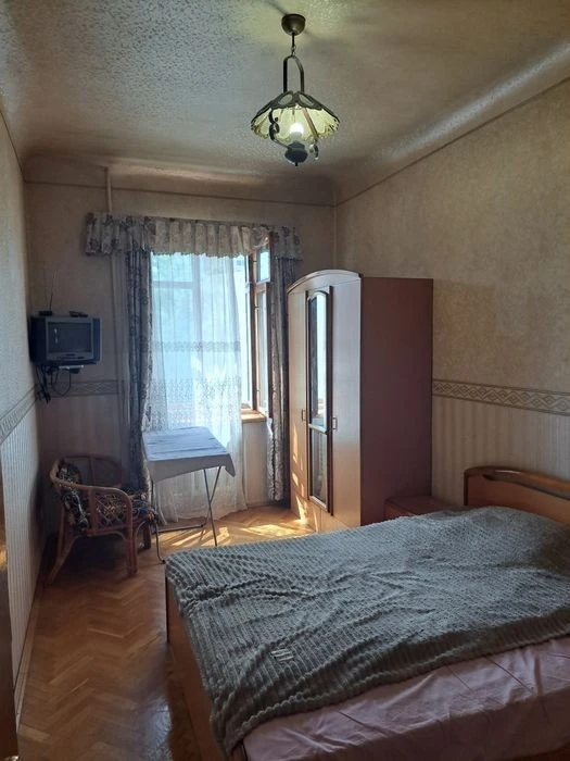 Sale of 3 rooms. "Stalinki" (+ 2 rooms on the 2nd floor). Donets
