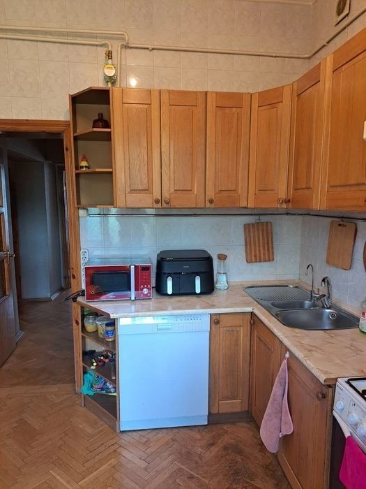 Sale of 3 rooms. "Stalinki" (+ 2 rooms on the 2nd floor). Donets