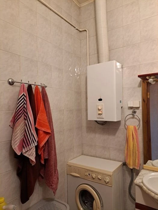Sale of 3 rooms. "Stalinki" (+ 2 rooms on the 2nd floor). Donets