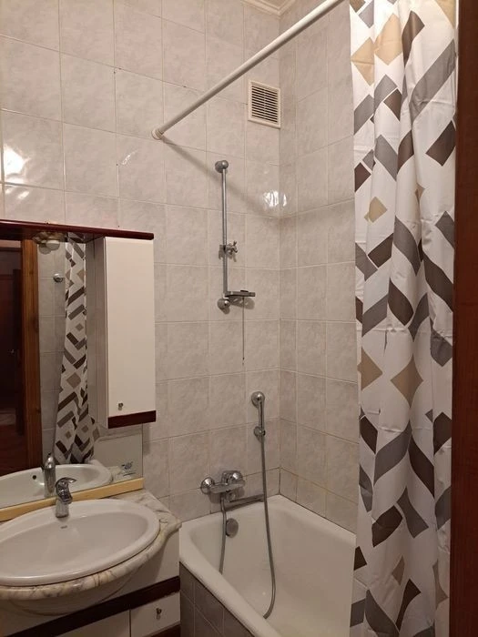 Sale of 3 rooms. "Stalinki" (+ 2 rooms on the 2nd floor). Donets