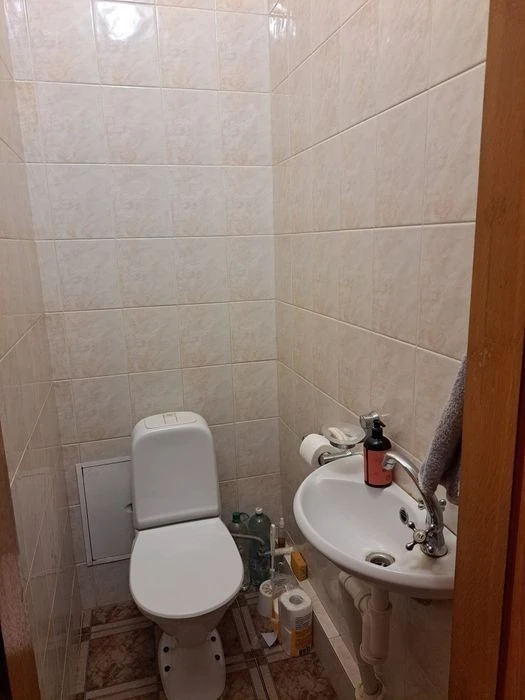 Sale of 3 rooms. "Stalinki" (+ 2 rooms on the 2nd floor). Donets
