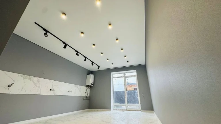 For sale Townhouse with renovation No Commission DELAYS ARE AVAILABLE