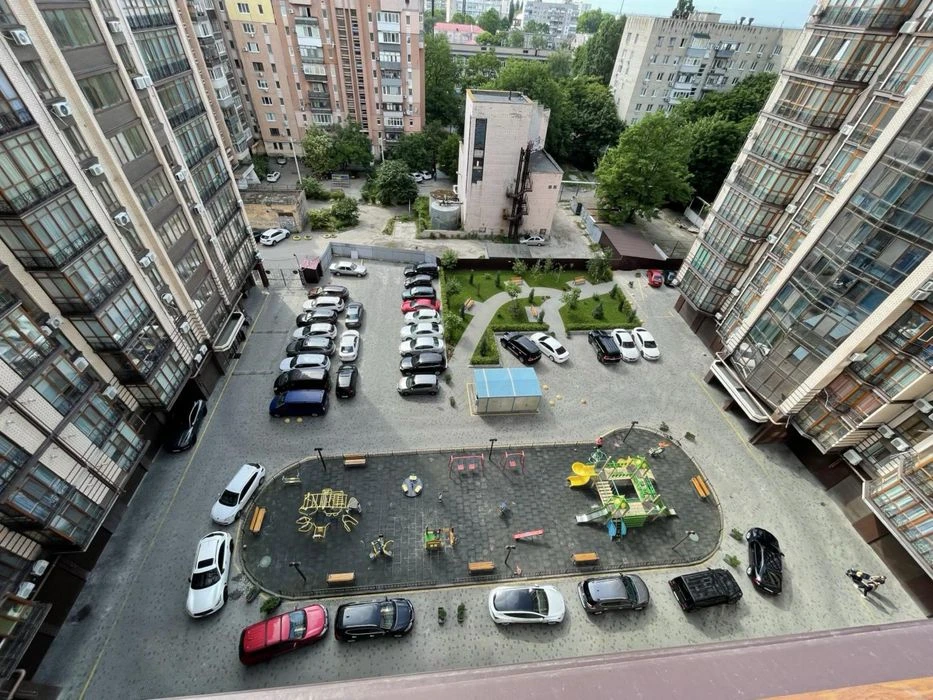 Продам 2ком 78м2+ кладовка 4м2. ЖК ул. Антоновича,36