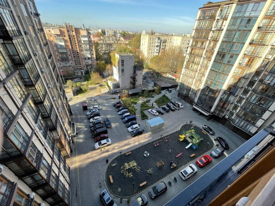 Продам 2ком 78м2+ кладовка 4м2. ЖК ул. Антоновича,36