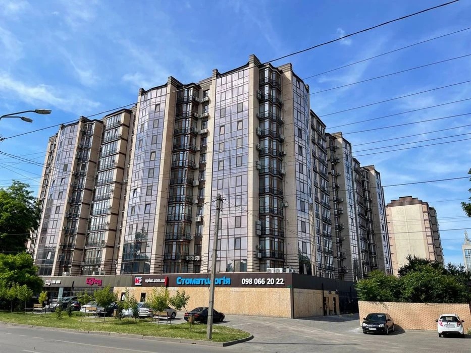 Продам 2ком 78м2+ кладовка 4м2. ЖК ул. Антоновича,36