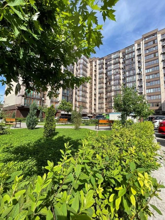 Продам 2ком 78м2+ кладовка 4м2. ЖК ул. Антоновича,36